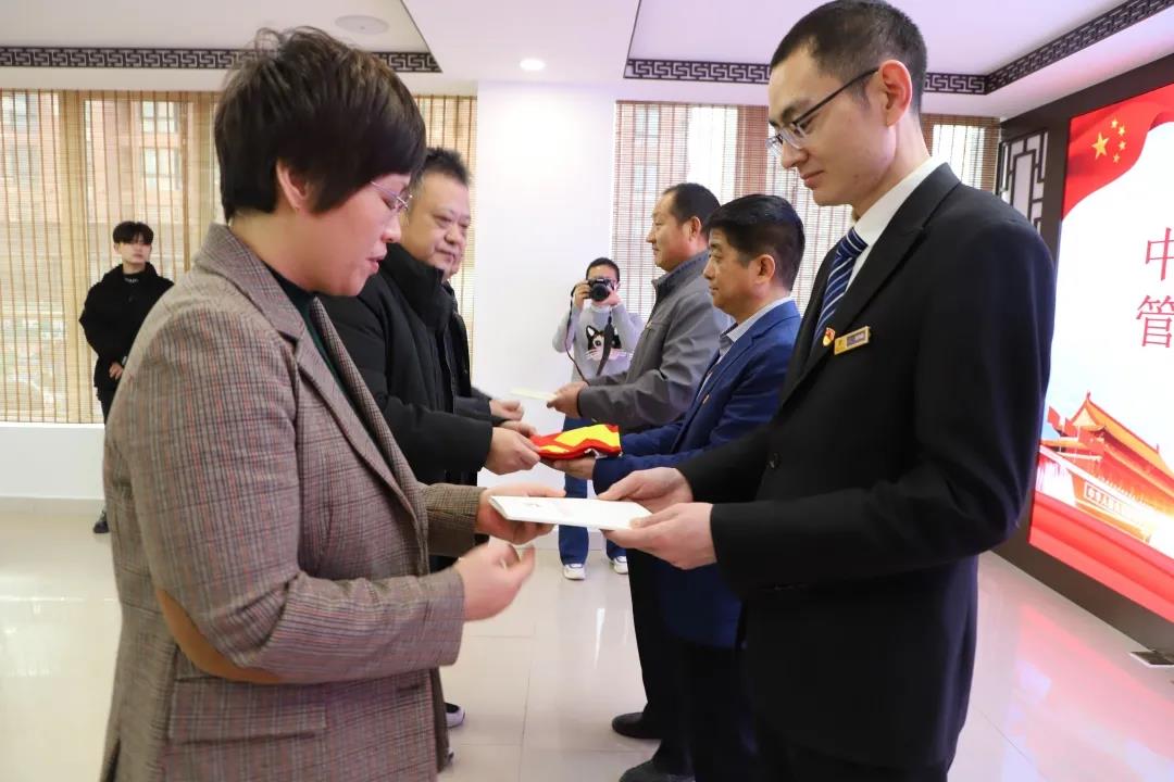 黨建引領(lǐng)促發(fā)展 紅色物業(yè)譜新篇—長(zhǎng)田物業(yè)黨支部暨新元社區(qū)首家“紅色物業(yè)”黨支部成立了